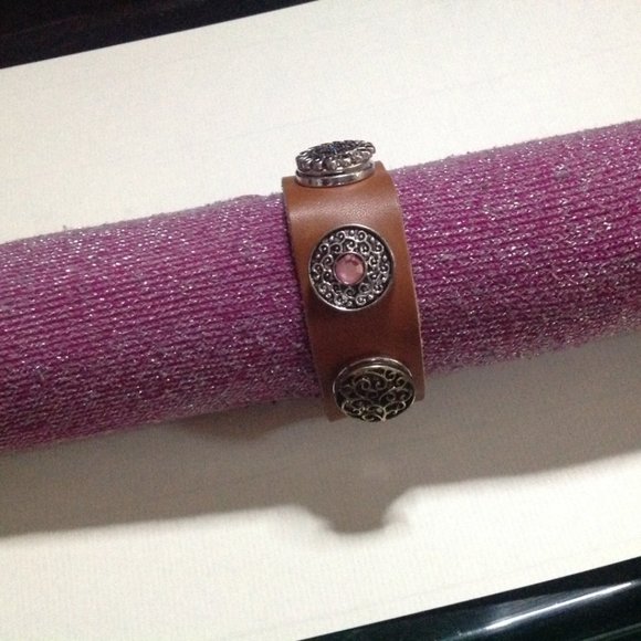 **Sale** Retro Ginger Snaps 3-Snap Leather Bracelet - Picture 5 of 7